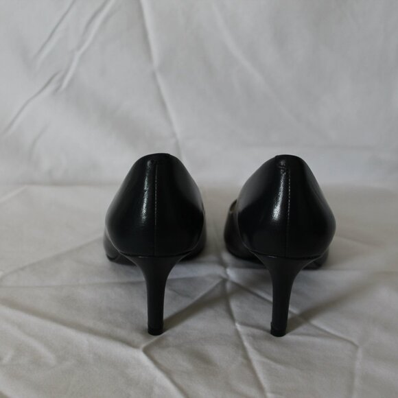 Nine West, Navy blue leather, pointed toe heels, size 6.5. - Picture 2 of 4